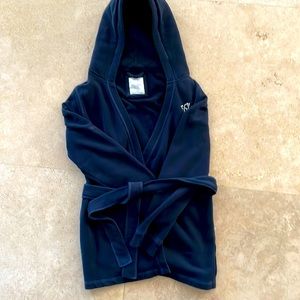 Gilly Hicks short long sleeve hood robe